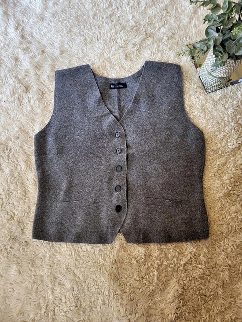 Gap Gray V-Neck Tailored Sweater Vest | XS Like New